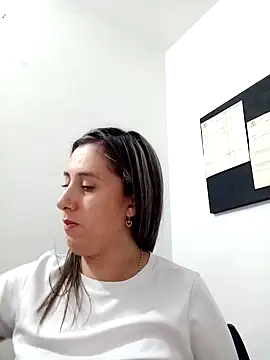 CHARLOTTE 1711 online show from January 19, 2025, 11:32 pm