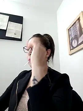 CHARLOTTE 1711 online show from March 3, 2025, 11:35 pm