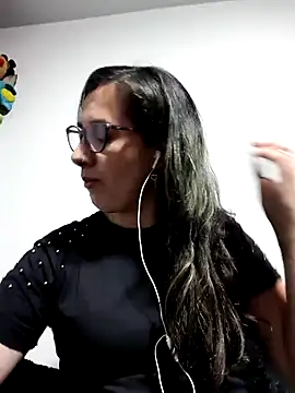 CHARLOTTE 1711 online show from November 6, 2025, 4:02 am