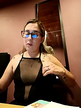 CHARLOTTE 1711 online show from April 8, 2026, 12:43 am