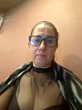 Snapshot of CHARLOTTE_1711 chatting on May 15, 2026, 4:19 am CHARLOTTE 1711 online show from May 15, 2026, 4:19 am
