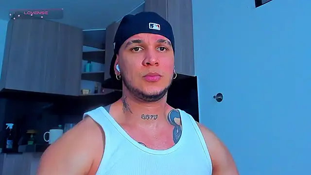 Snapshot of austinoficial chatting on May 12, 2026, 9:01 pm austinoficial online show from May 12, 2026, 9:01 pm
