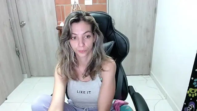 Princezzlove3 online show from February 4, 2025, 9:52 pm