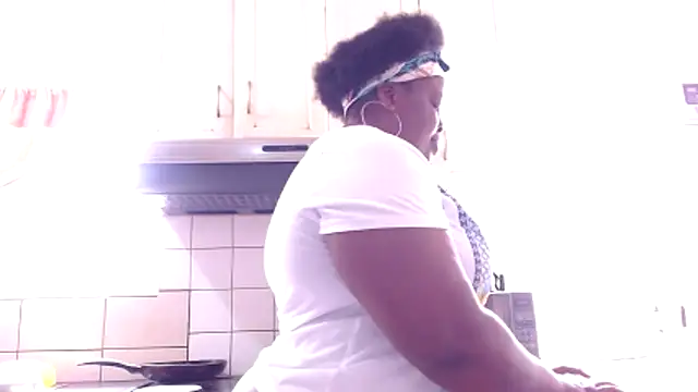 omalicha98 online show from December 4, 2025, 7:39 am