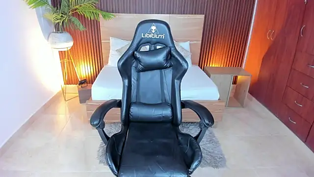 lilly ass  online show from February 4, 2025, 7:55 pm