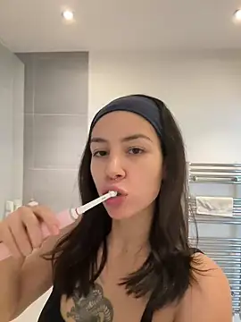 anaromeroxo online show from March 18, 2025, 1:20 pm