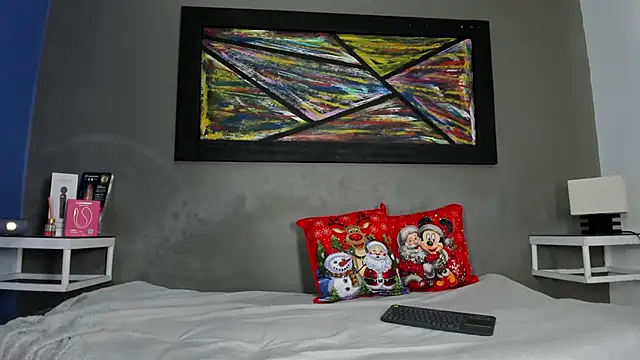 Charlotte curvy  online show from December 1, 2025, 8:14 pm