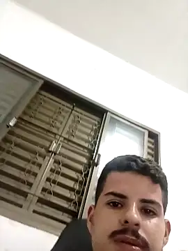 Snapshot of Frdrereeee chatting on November 25, 2025, 10:37 am Frdrereeee online show from November 25, 2025, 10:37 am