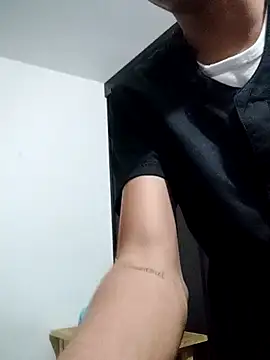 Latinos 2001 online show from January 17, 2025, 10:23 pm