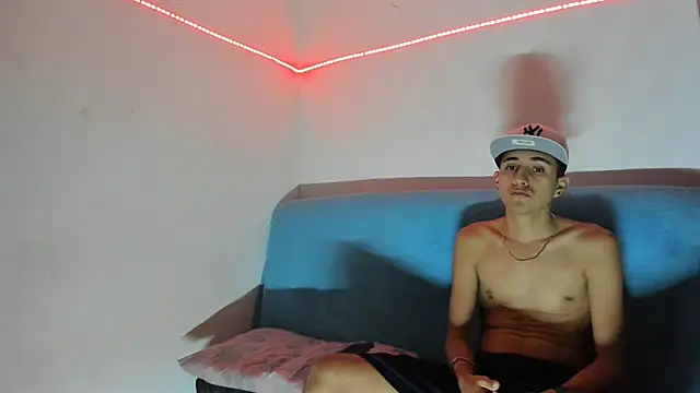 Latinos 2001 online show from February 16, 2025, 1:03 am