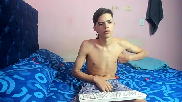 Latinos 2001 online show from February 15, 2026, 4:36 pm