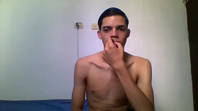 Latinos 2001 online show from June 11, 2026, 2:26 pm