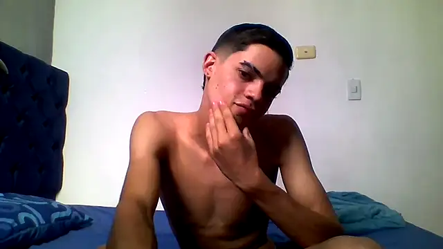 Latinos 2001 online show from June 15, 2026, 7:27 pm