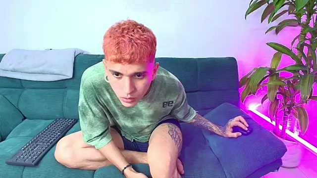 Snapshot of Sky_dirty chatting on January 31, 2025, 9:59 pm Sky dirty online show from January 31, 2025, 9:59 pm