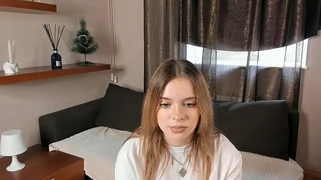 MonaClive online show from February 4, 2025, 8:02 am