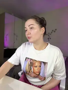 Kiss My Body online show from February 20, 2025, 6:46 pm