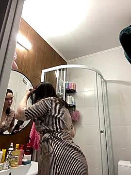 Kiss My Body online show from December 5, 2025, 6:37 pm