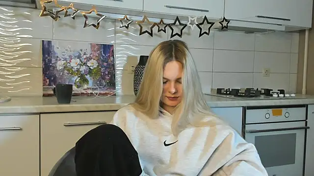 SynnoveEyre online show from February 3, 2025, 2:24 pm