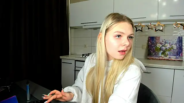 SynnoveEyre online show from February 17, 2025, 5:43 pm