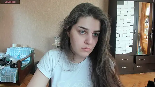 Snapshot of _Roselina_ chatting on July 7, 2026, 6:47 am Roselina online show from July 7, 2026, 6:47 am