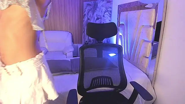 MattThompsonn online show from November 25, 2025, 9:04 pm