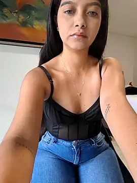 IslaBlaze online show from September 15, 2025, 12:49 pm