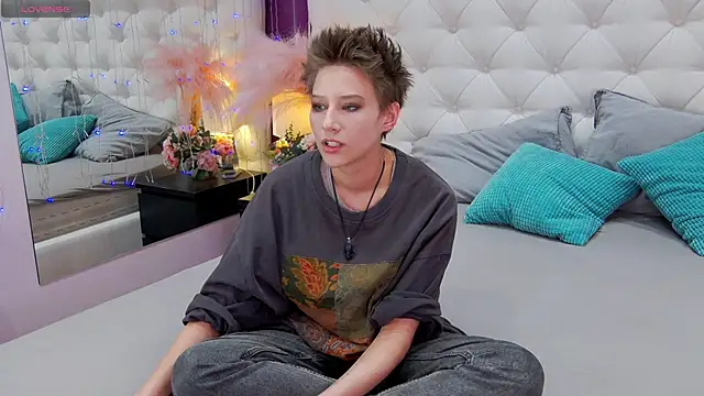 Snapshot of via_mayer_ chatting on January 31, 2025, 8:43 pm via mayer online show from January 31, 2025, 8:43 pm