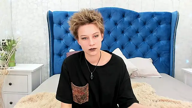 Snapshot of via_mayer_ chatting on March 14, 2025, 11:32 pm via mayer online show from March 14, 2025, 11:32 pm