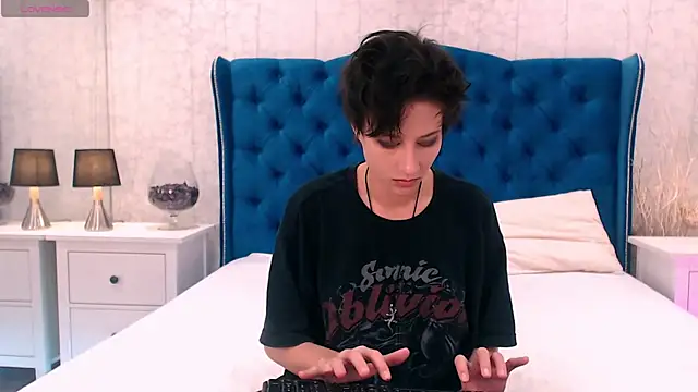 Snapshot of via_mayer_ chatting on September 18, 2025, 7:05 pm via mayer online show from September 18, 2025, 7:05 pm