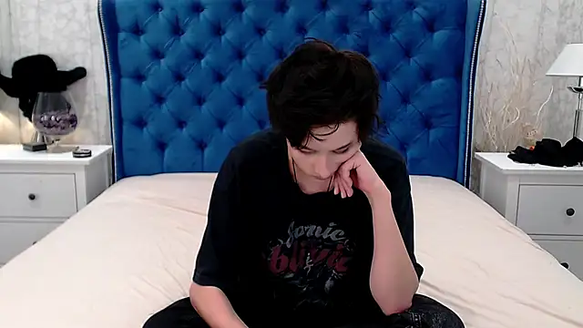 Snapshot of via_mayer_ chatting on October 21, 2025, 8:48 am via mayer online show from October 21, 2025, 8:48 am