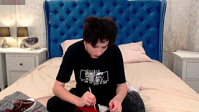 Snapshot of via_mayer_ chatting on October 25, 2025, 8:55 am via mayer online show from October 25, 2025, 8:55 am