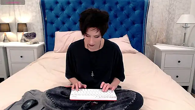 Snapshot of via_mayer_ chatting on October 26, 2025, 2:56 pm via mayer online show from October 26, 2025, 2:56 pm