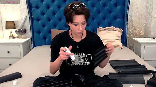 Snapshot of via_mayer_ chatting on November 10, 2025, 3:22 pm via mayer online show from November 10, 2025, 3:22 pm