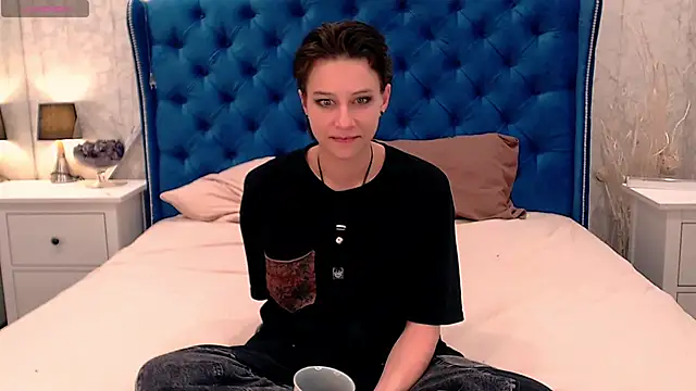 Snapshot of via_mayer_ chatting on November 18, 2025, 3:12 am via mayer online show from November 18, 2025, 3:12 am