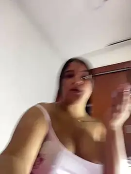 Snapshot of Cinnamon-Dirty chatting on February 19, 2025, 2:01 pm Cinnamon-Dirty online show from February 19, 2025, 2:01 pm