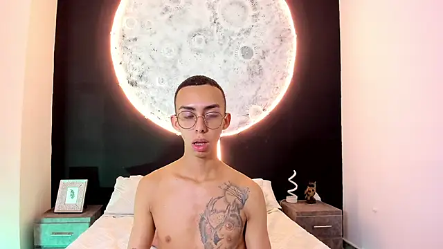 EthaanCox online show from March 5, 2025, 2:25 am