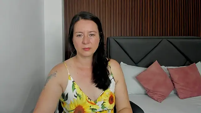 emmily taylor  online show from February 10, 2025, 7:07 pm