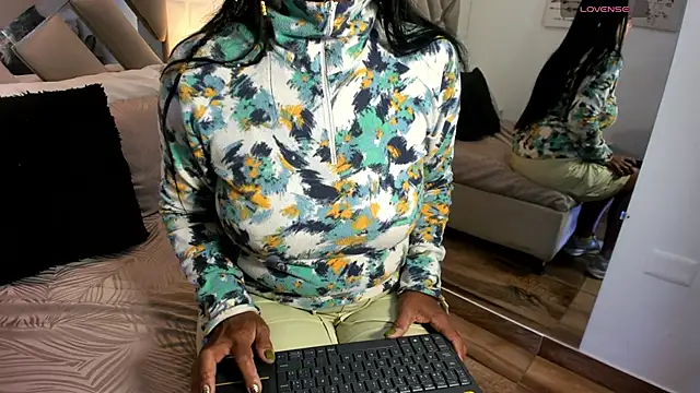 raquell moore online show from October 11, 2025, 11:09 am