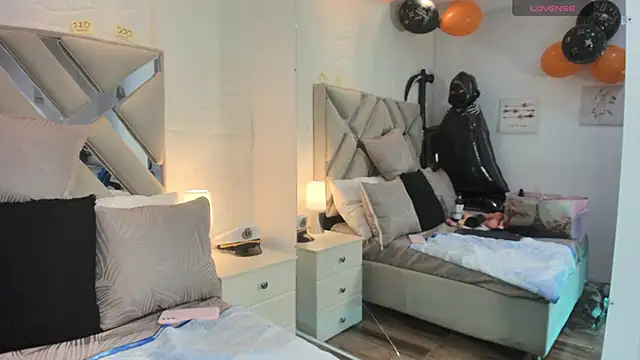 raquell moore online show from October 15, 2025, 12:16 pm