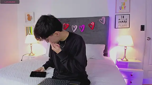 ethan and ava online show from February 25, 2025, 1:39 pm