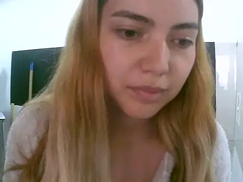 VittoriaTaylor online show from November 24, 2025, 9:36 pm