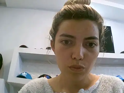 VittoriaTaylor online show from June 3, 2026, 11:10 pm