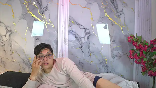 vanilla hot online show from October 23, 2025, 1:43 pm