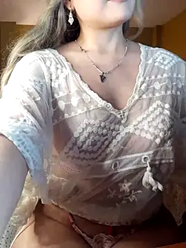 monicavictoria1301 online show from November 17, 2025, 11:21 pm