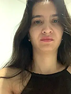 Bella still online show from December 3, 2025, 1:20 pm