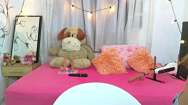 SERAFINA  online show from October 25, 2025, 1:40 pm