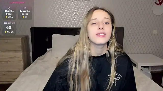 blondyriss online show from October 8, 2025, 6:27 pm