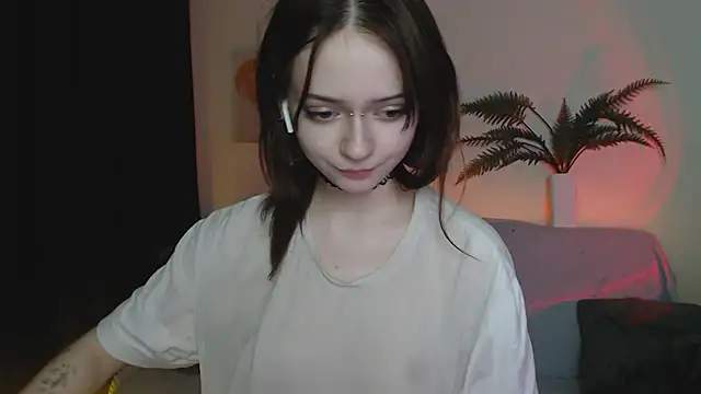 Snapshot of miuri_miy chatting on February 8, 2025, 10:19 pm miuri miy online show from February 8, 2025, 10:19 pm