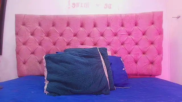 Auroraa miller online show from September 11, 2025, 11:54 am