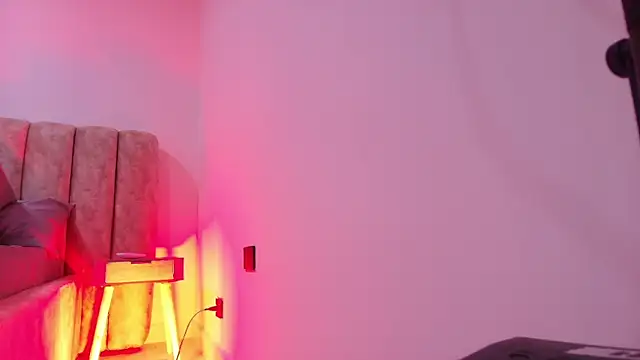 Auroraa miller online show from November 12, 2025, 11:54 am